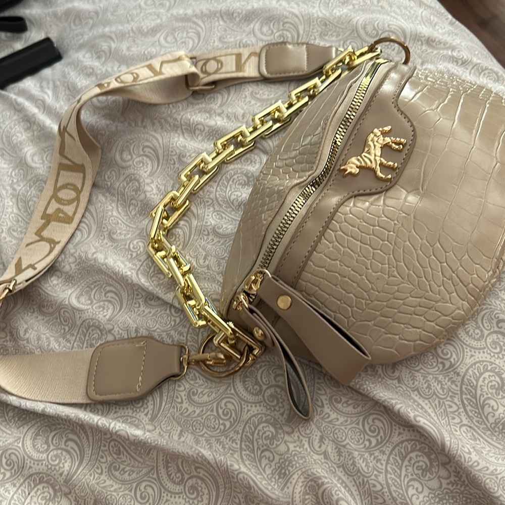 Crossbody or Bum bag - Picture 3 of 5